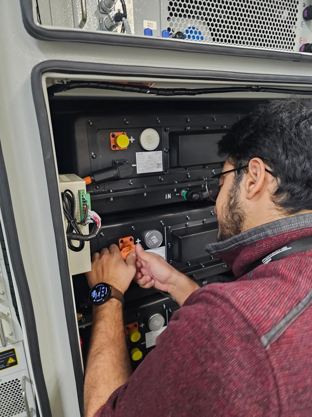 Eng2Move Delivers First In-Grid Microgrid Solution to Industry User in Germany - Image 2