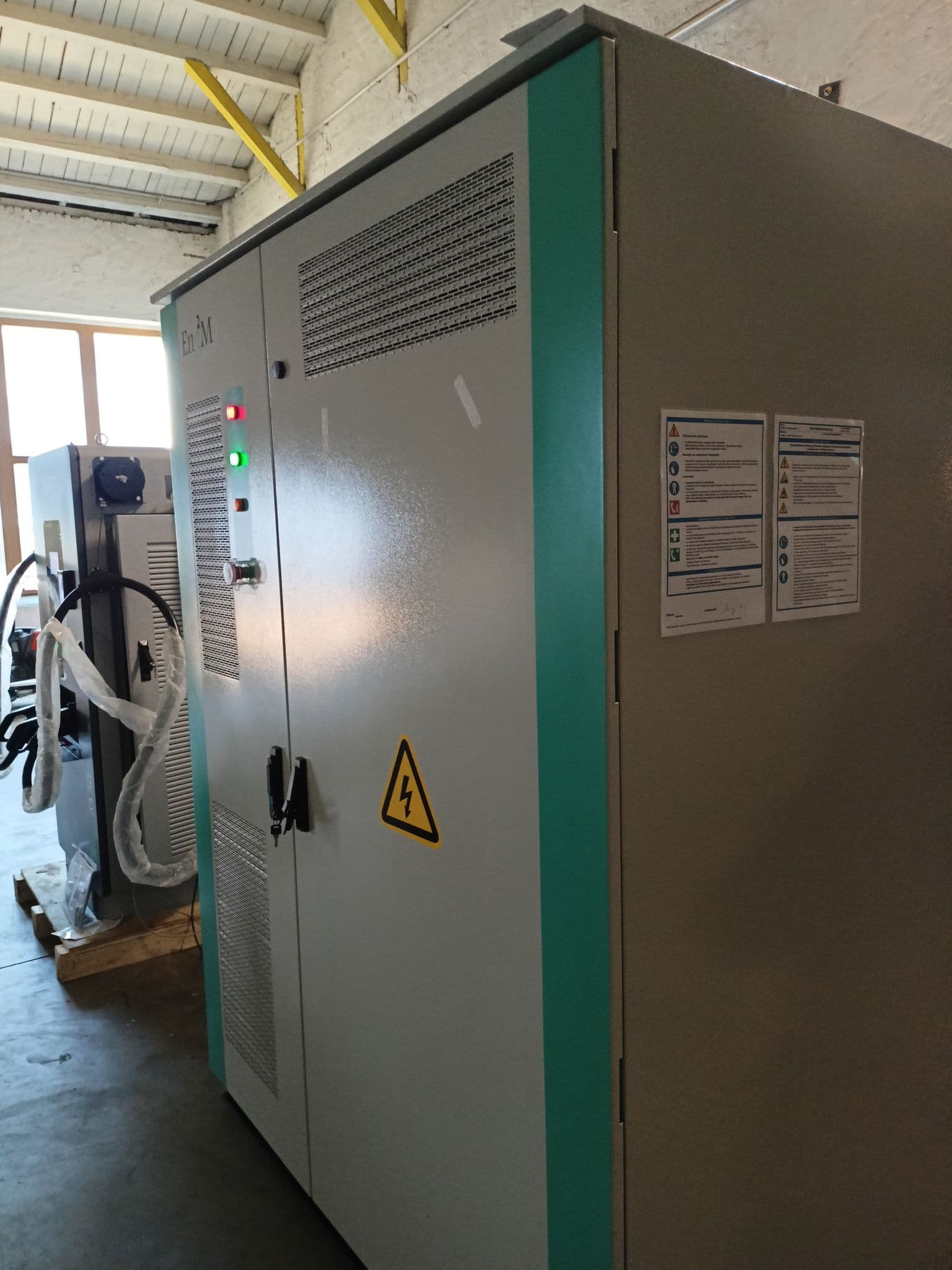 Eng2Move Delivers First In-Grid Microgrid Solution to Industry User in Germany - Image 4