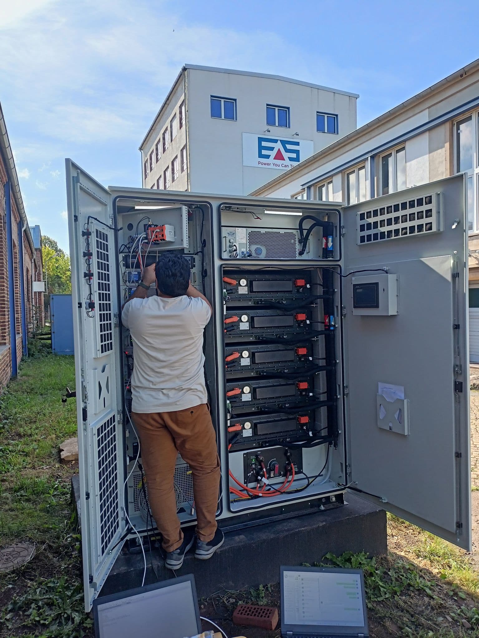 Eng2Move Delivers First In-Grid Microgrid Solution to Industry User in Germany - Image 6