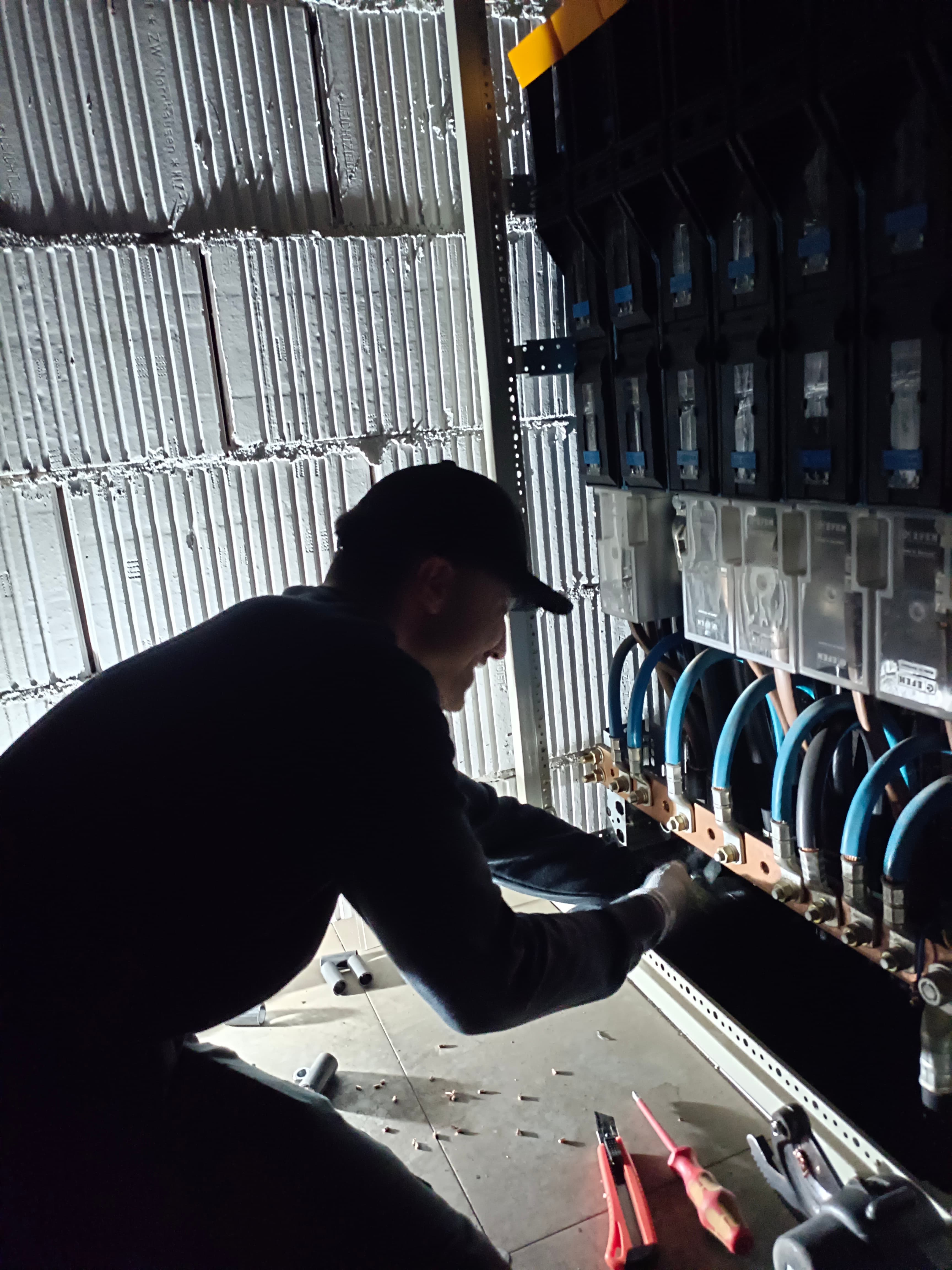 Eng2Move Delivers First In-Grid Microgrid Solution to Industry User in Germany - Image 7